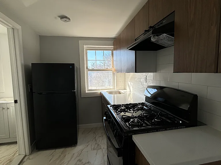 145 Vermont Ave #4 — Photo 1