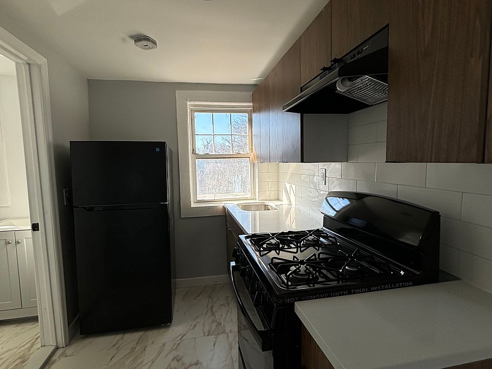 1st image of 145 Vermont Ave #4