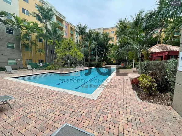 6001 SW 70th St, South Miami, FL