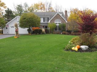 25 Kerry Hl, Fairport, NY 14450