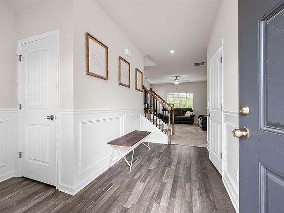 5th image of 923 Ridgeway Ave