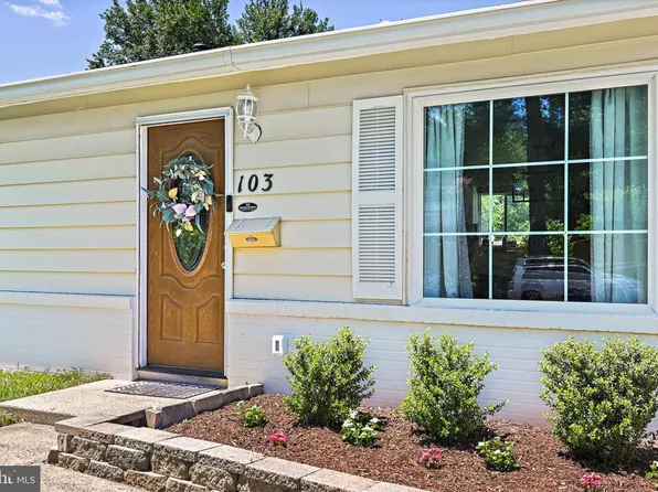 103 N Cypress Rd, Sterling, VA 20164