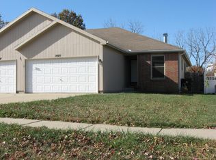1005 SW Kent Pl, Topeka, KS 66604