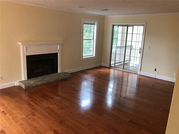 4th image of 402 Countryside Pl SE