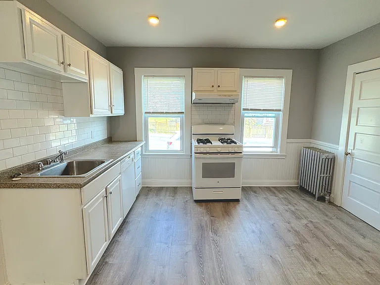 335-337 Franklin St #335 — Photo 3
