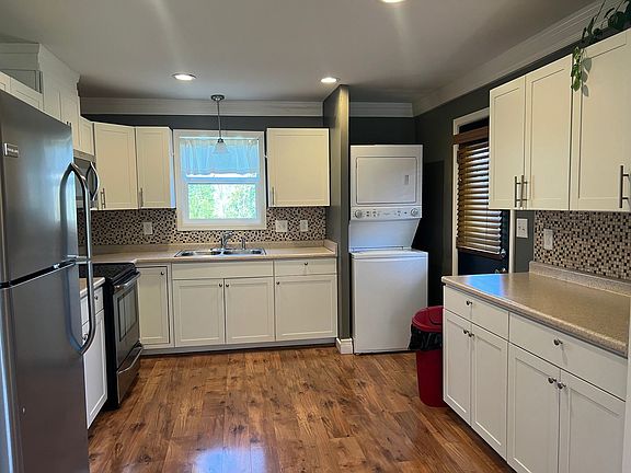 4th image of 179 Lynn Ln