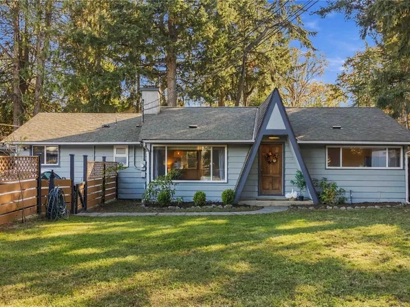 659 Strandlund Ave, Langford, BC V9B 3G2