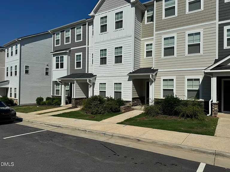 706 Gimari Dr — Photo 2
