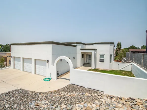 610 Cerrillos Dr, Farmington, NM 87401