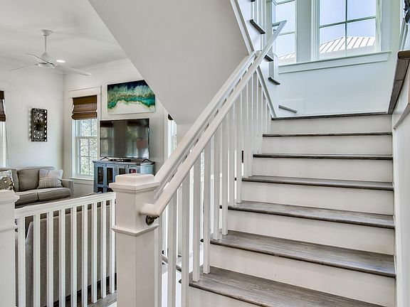 5th image of 165 Sand Oaks Cir