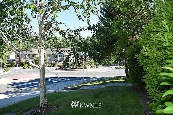 809 233rd Ave NE #809 — Photo 4