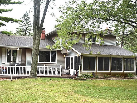 Trex deck and 3 season room