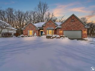 3830 Coachman Dr, Lambertville, MI 48144