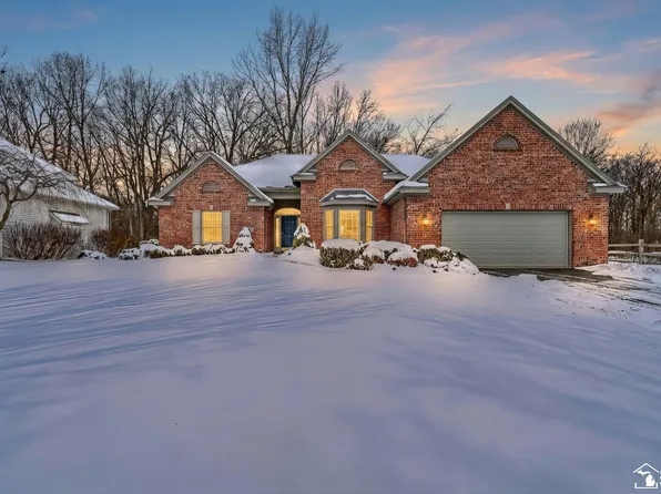 3830 Coachman Dr, Lambertville, MI 48144