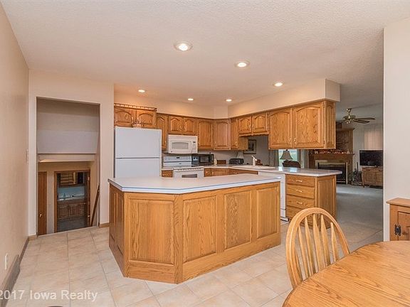 4th image of 1412 N 9th Avenue Pl E