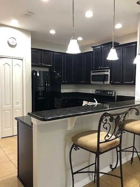 3 bed, 2.5 bath, 1290 sqft, $2,100 — Photo 4