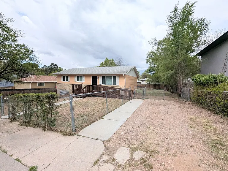 2511 Launcelot Ct — Photo 3