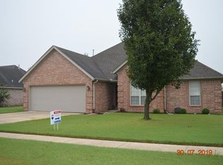 200 Candy Cv, Marion, AR 72364