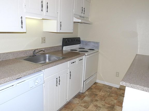 3rd image of 9807 Cherry St #3