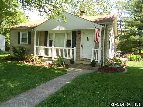 872 Oakwood Ln photo 1