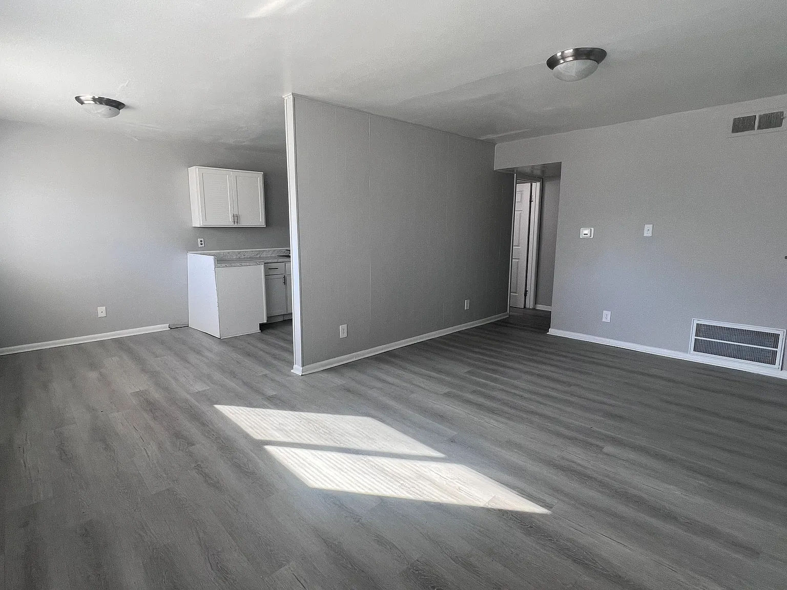 1 bed, 1.0 bath, $1,374 — Photo 3