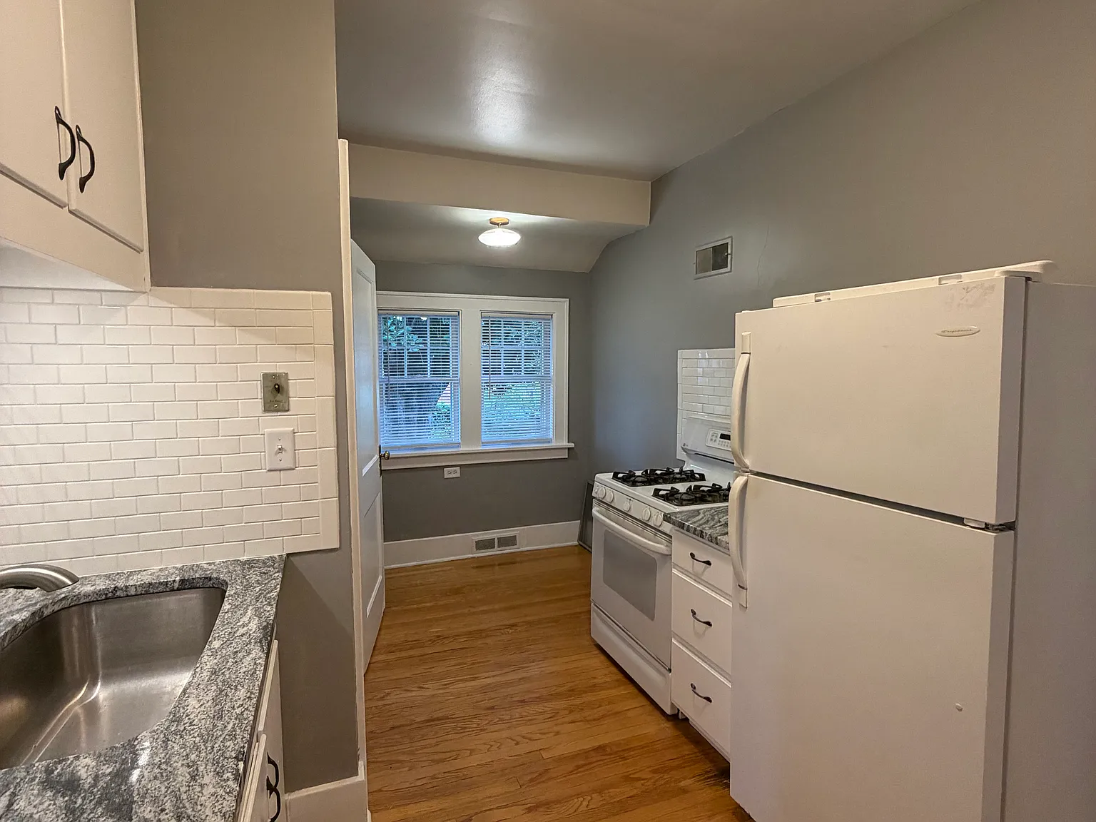 2 bed, 1200 sqft, $1,800 — Photo 4