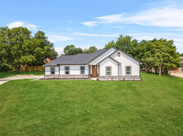 2315 Progress Dr, Brenham, TX 77833