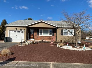 29 Hampshire Ct, Toms River, NJ 08757