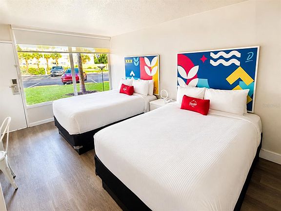 3rd image of 2930 POLYNESIAN ISLE BOULEVARD #105