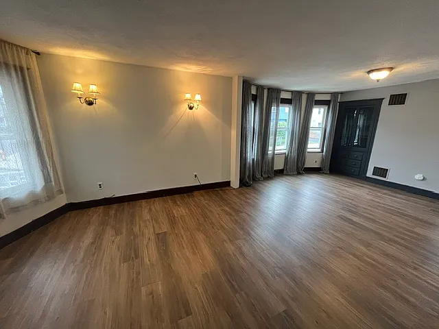 2 bed, 1050 sqft, $2,775 — Photo 3