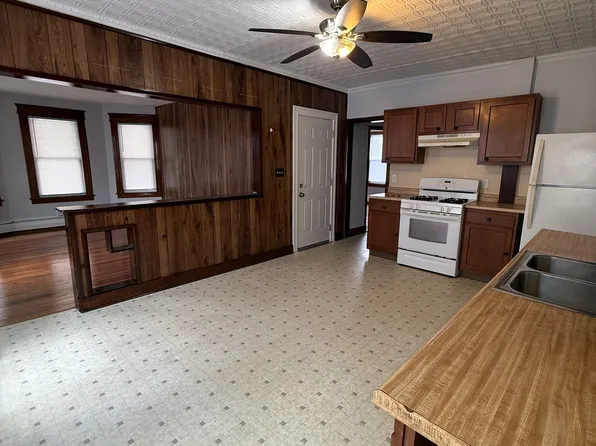 27 Norman St APT 1, Waterbury, CT 06708