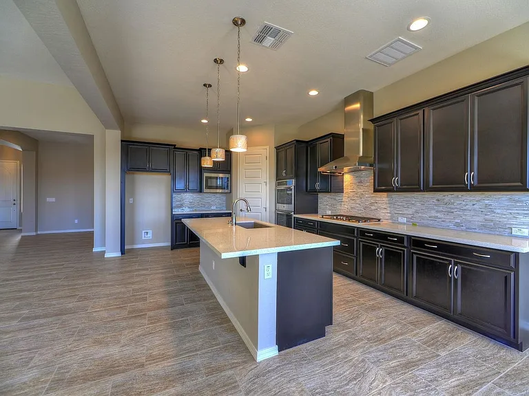 9409 W Daley Ln — Photo 5