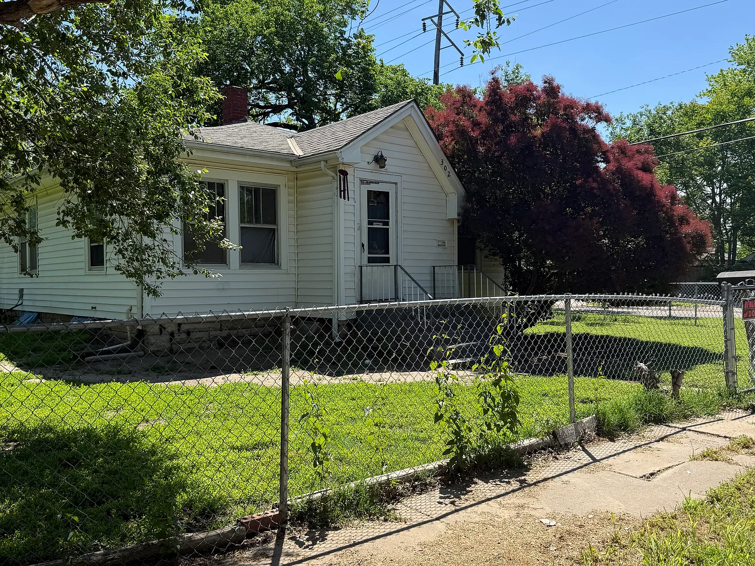 302 N Edwards Ave — Photo 1