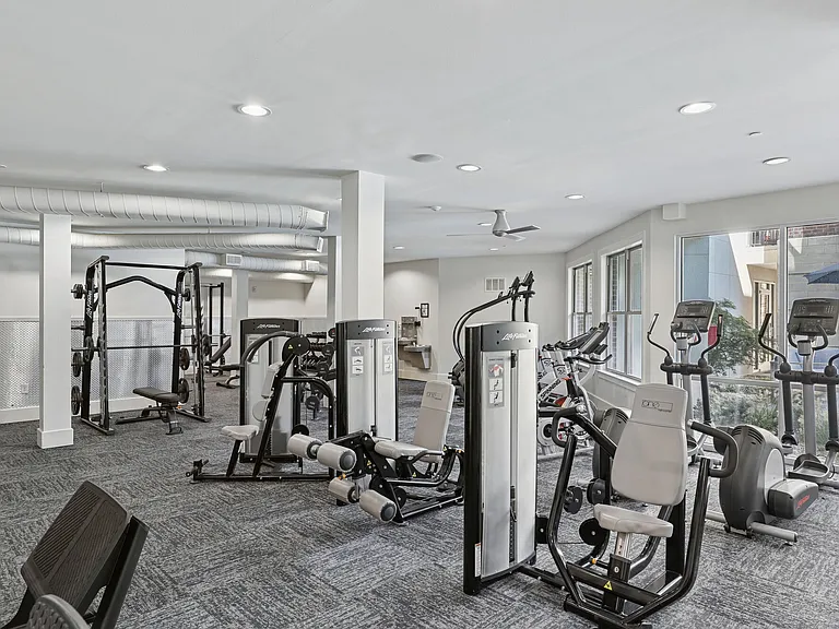One Metrocenter — Photo 17