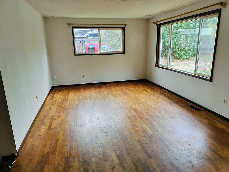 321 E Illinois St — Photo 7
