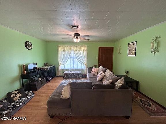 5th image of 355 Stephanie St