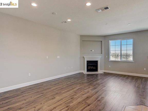 4th image of 7127 Brentwood Blvd