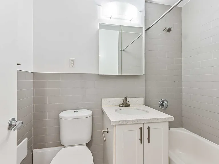 70 Heath St W #302 — Photo 5