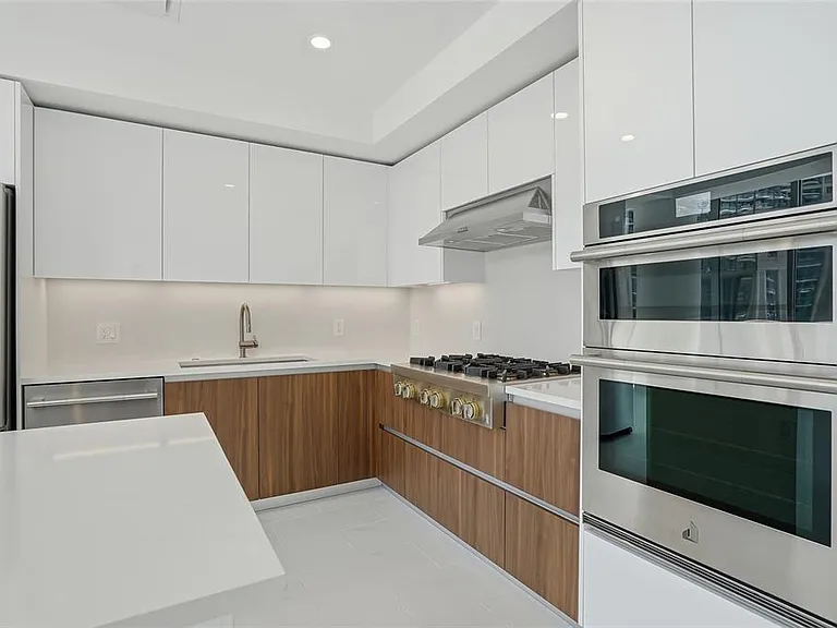 400 Central Ave #301 — Photo 4
