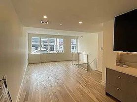 577 3rd Ave