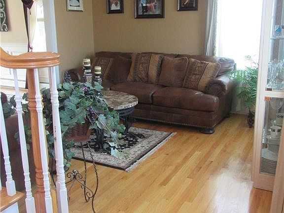 5th image of 21 Millers Brook Dr