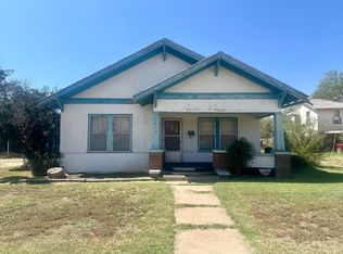 412 S Main St, Floydada, TX 79235