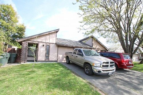 3rd image of 5404 College Oak Dr