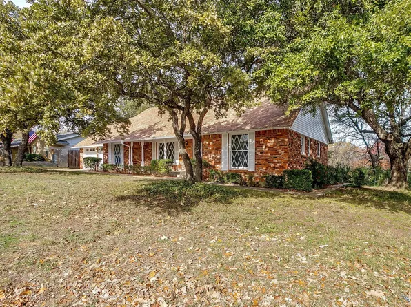 4825 Briarwood Ln, Fort Worth, TX 76103