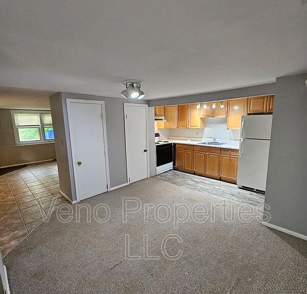 293 Hudson Ave #G — Photo 2