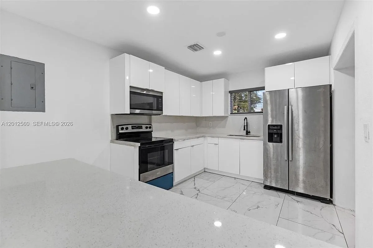 Building Photo - 4520 SW 25th St #HOME