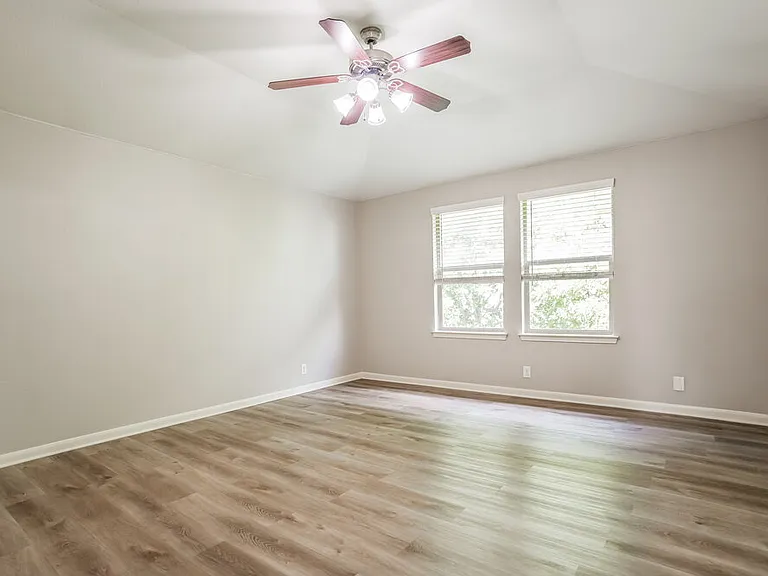 1303 Sunny Meadows Loop — Photo 9