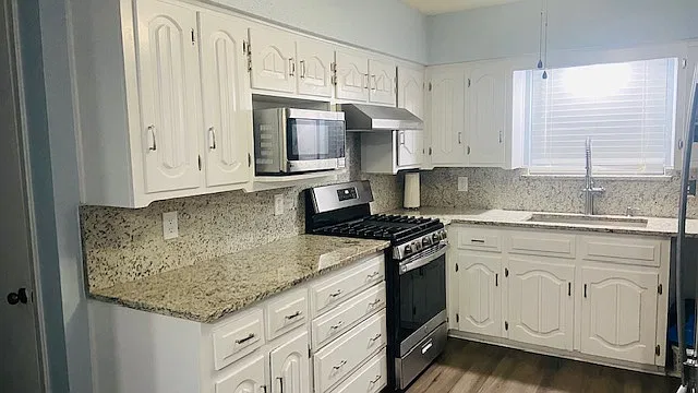 3 bed, 1270 sqft, $2,300 — Photo 2