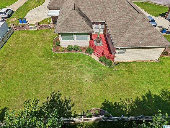 3rd image of 588 Laura Ln NE