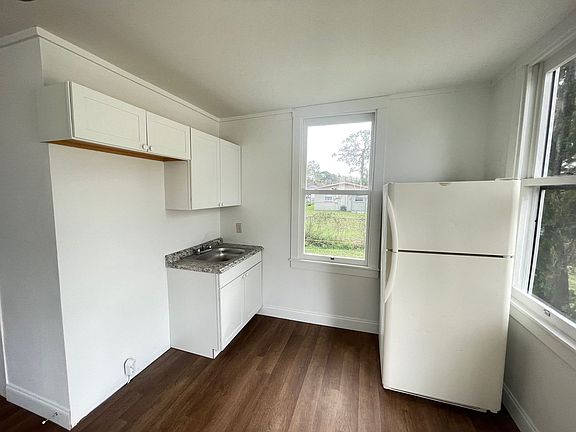 3rd image of 2212 32nd Ave E APT E4